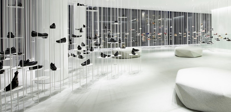 Tokujin Yoshioka, Hills Avenue flagship store, White Forest – Floating shoes, Tokyo 2017