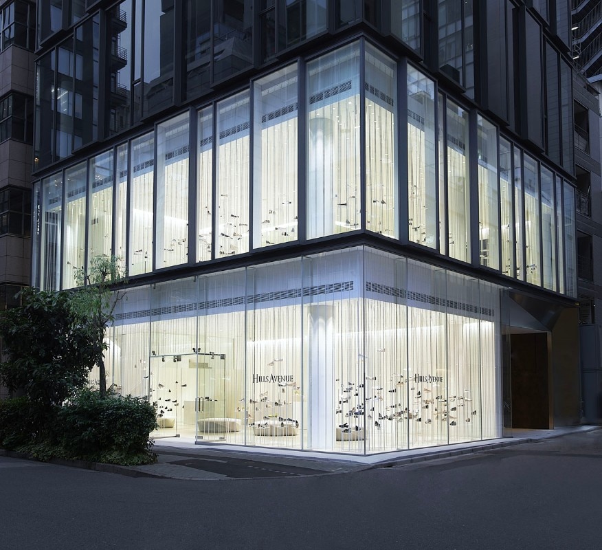 Fig. 6 Tokujin Yoshioka, flagship store Hills Avenue, White Forest – Floating shoes, Tokyo 2017