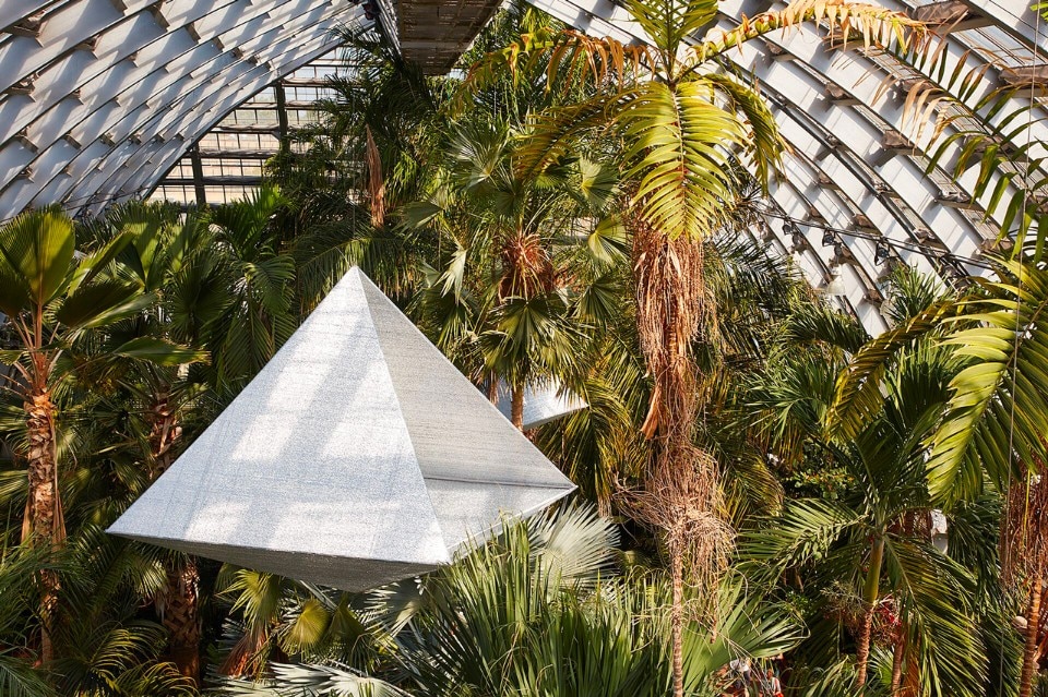 Fig.7 François Perrin, Air Houses: Design for a New Climate, veduta dell'installazione, Garfield Park Conservatory, Chicago, 2017