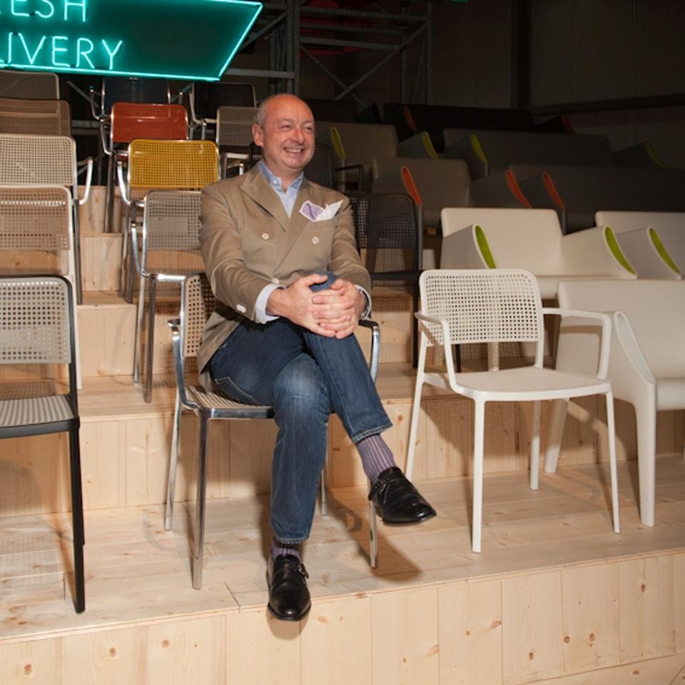 Piero Lissoni “tests” the Audrey chair he designed for Kartell