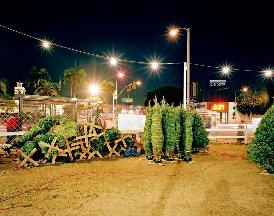 December 2009,
North Fairfax Ave,
West Hollywood, CA, US. According to estimates by
the <em>Los Angeles Times</em>, the city is
leading the US in terms of the
number of vacant lots. These
scraps of land only come to
life as the holidays approach, becoming open markets for
pumpkins at Halloween or
Christmas trees in December