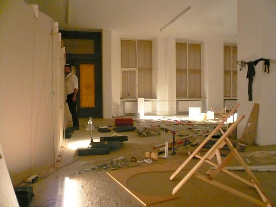 La mostra <i>Immediate Archaeologies</i> allestita durante Program Berlin (2009). Foto Morgan Beleguer