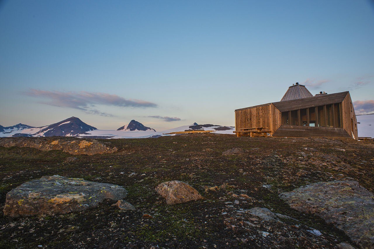 Jarmund/Vigsnaes Arkitekter, Rabot Tourist Cabin, Okstindan, Nordland, Norway. Photo © Jan Inge Larsen