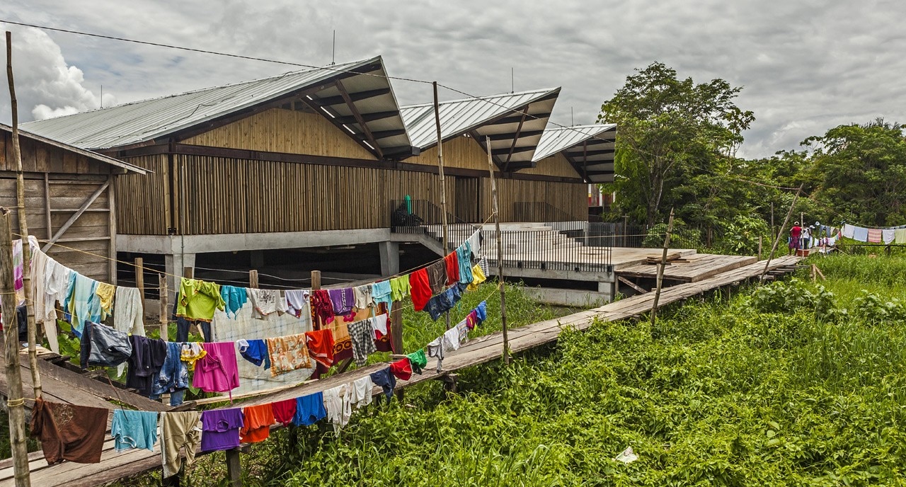 plan:b arquitectos, Institución Educativa Embera Atrato Medio, Antioquia, Colombia. Top and above: Photo Alejandro Arango 