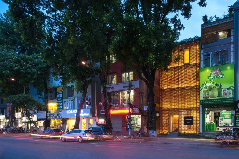 Vo Trong Nghia Architects and Takashi Niwa, The Lantern showroom, Dong Da, Hanoi, Vietnam, 2016