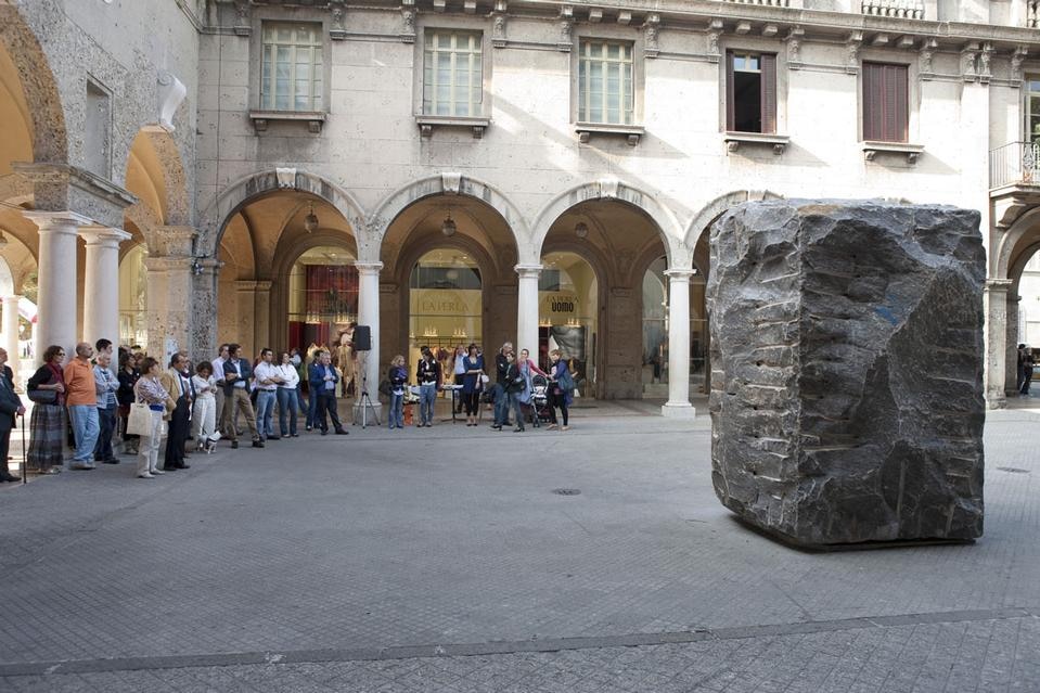 Lara Favaretto, Monumento momentaneo, GAMeC - Galleria d’Arte Moderna e Contemporanea di Bergamo, 2009