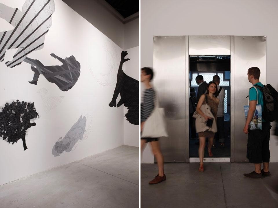 A sinistra: Praneet Soi, veduta parziale dell'installazione; a destra: Gigi Scaria, Elevator from the Subcontinent, padiglione indiano.