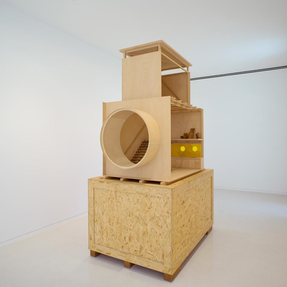 Thomas Schütte, <i>One Man House III</i>, 2005. legno e tecnica mista. Photo NMNM, 2012