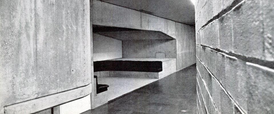 Oscar Niemeyer, quartier generale del Partito comunista francese, Parigi. Foto concessa da <em>L'Architecture d'Aujourd'hui</em>. <em>Domus</em> 511 / giugno 1972; vista pagine interne