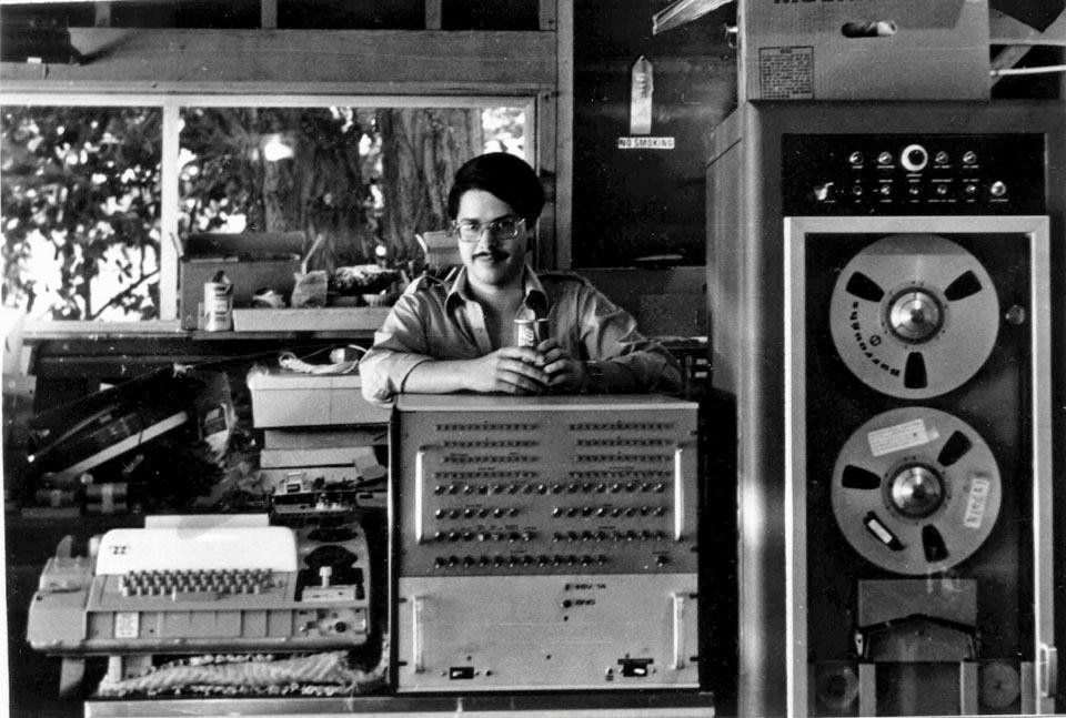 Bob Lash nel 1975 nel regno dei <i>bricoleur</i> del computer, l’Homebrew Computer Club.