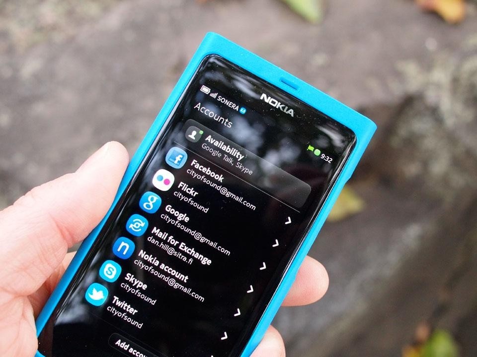 l'N9 è dotato di un precisissimo e luminoso display AMOLED