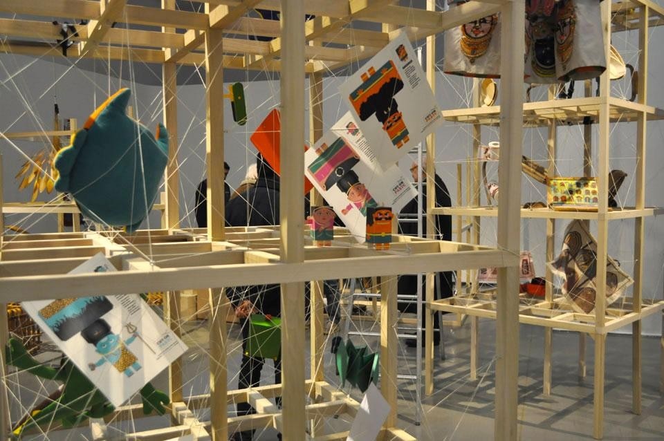 La mostra "New Indian Designscape" curata da Simona Romano con Avnish Mehta e allestita negli spazi del Mini & CreativeSet del Design Museum della Triennale di Milano
