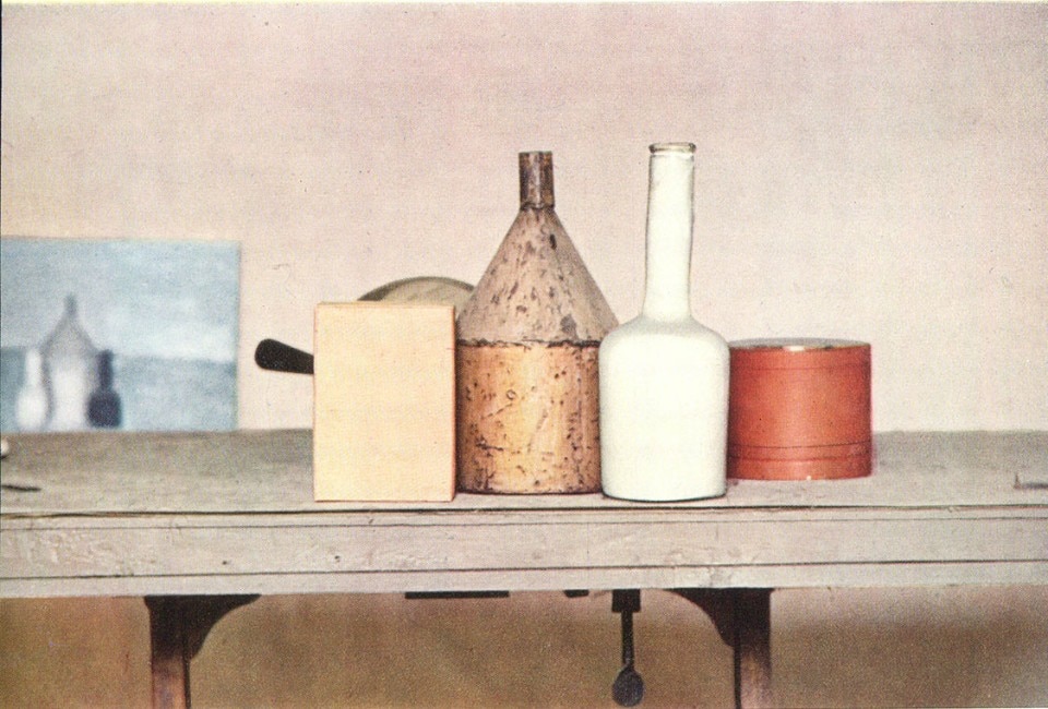Due passi a casa di… Giorgio Morandi, il pittore che trasforma l’ambiente in un’opera d’arte