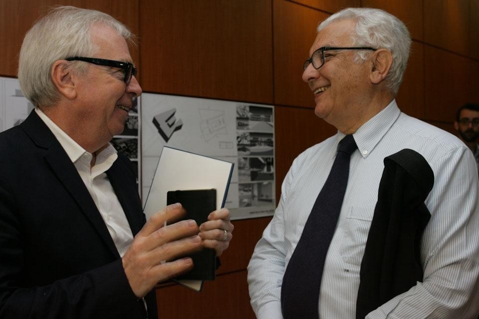 Paolo Baratta (a destra) con David Chipperfield, direttore della 13. Mostra Internazionale di Architettura, nel 2012, "Common Ground"