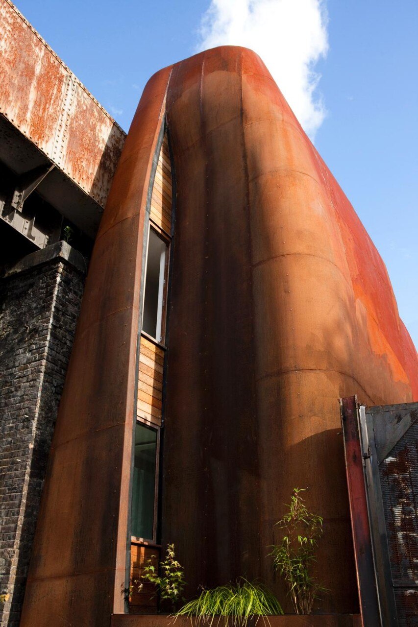Undercurrent, Archway Studios, prototipo di casa-studio costruita "in" e a ridosso di un viadotto ferroviario del XIX secolo. Londra, Inghilterra 2012