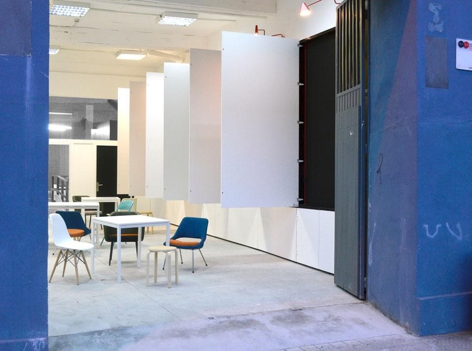 In apertura e sopra: Babel Studio, Delirium Café, galleria, ufficio e café, quartiere Ribera de Deusto, Bilbao, Spagna, 2013