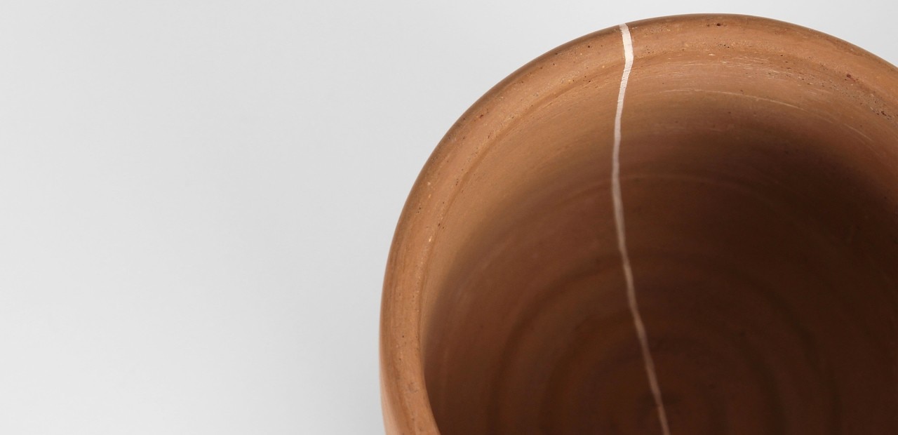 Vibani Rodríguez, Orocacao cups, 2014. Produced by Angel Santos. Legend says that the Cocoa seed was a gift from the god Quetzalcoatl and when drunk it would provide wisdom. Oro Cacao is a collection of cups inspired in the expansive waves made by the Cocoa drink as an allegory of its expansion through the world as a natural, precious and inherent element of the Mexican cuisine