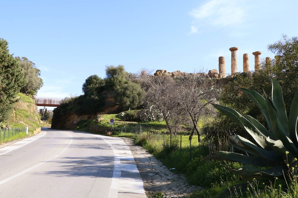 Cottone+Indelicato con Joan Puigcorbè, Passerella nella Valle dei Templi, Agrigento