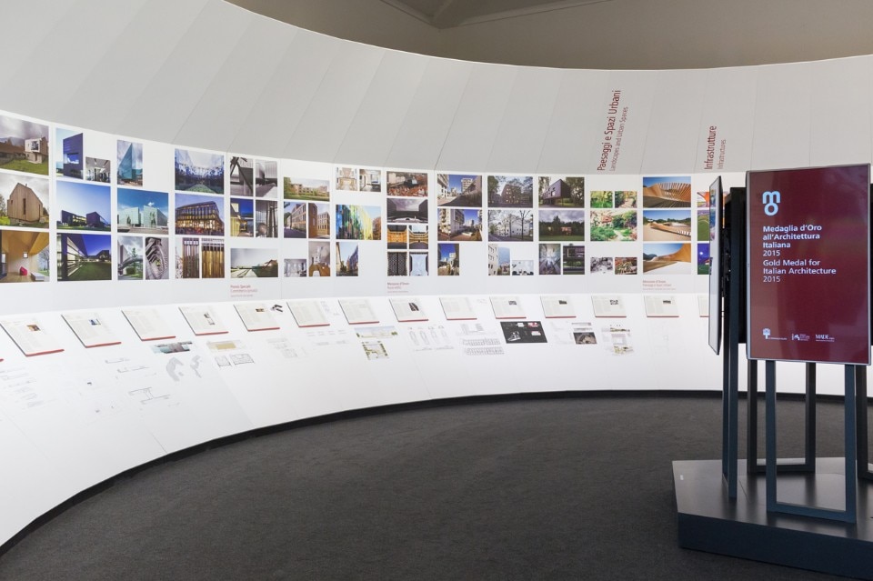 L'allestimento della Triennale in occasione del Premio Medaglia d’Oro all’Architettura Italiana