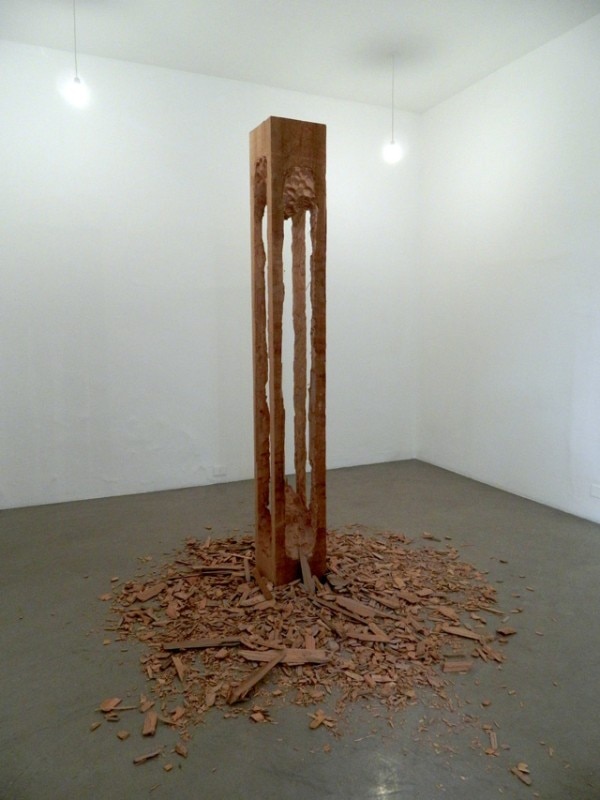 David Adamo, Untitled, 2011. Legno di cedro, 245x30x30 cm  Courtesy AGIVERONA Collection, Magazzino, Roma