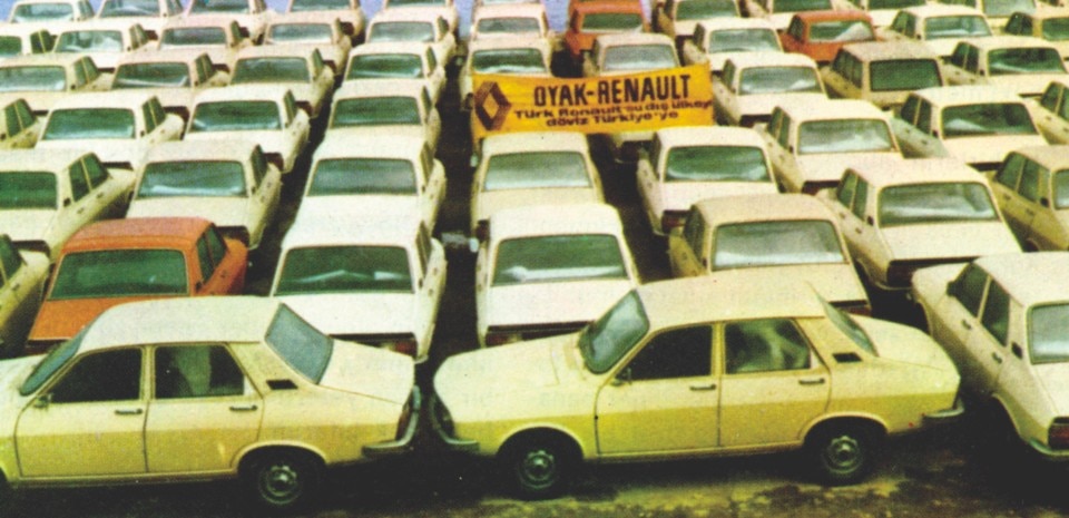 Export Oyak Renault automobiles, Mudanya Pier, Bursa, 1980 Oyak Renault Archive