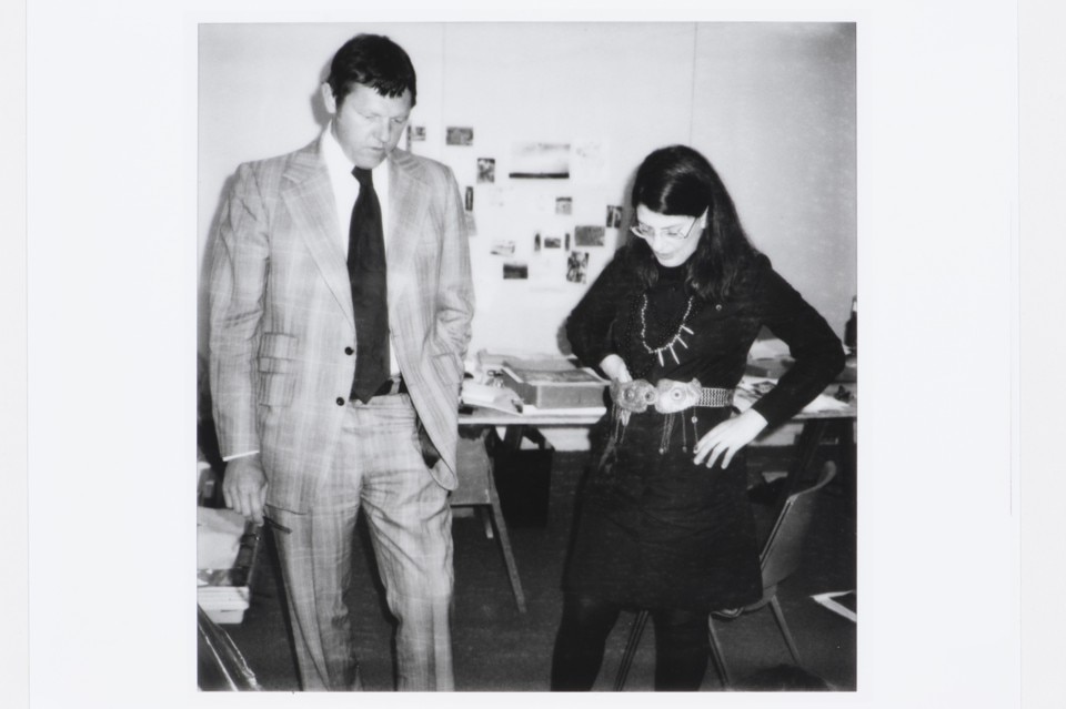 Phyllis Lambert e Gene Summers, responsabili di Ridgeway Ltd., architetti e costruttori. Fotografo sconosciuto, c. 1976. stampa su gelatina d'argento. Phyllis Lambert Fonds, CCA