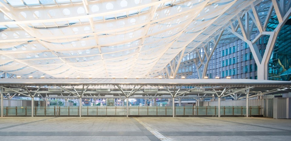 Architectural design and Research Institute SCUT, Piazza e servizi passeggeri, Stazione dei treni Guangzhou Est, 2017