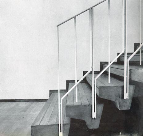 The staircase with a measured balustrade. Photo Casali, Domus 295/54