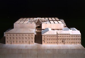 The building is clad in the yellow coloured stone of Vicenza with similar mouldings and cornerstones to the eighteenth century palaces in corso Bettini. Photo copyright 2000 MART 