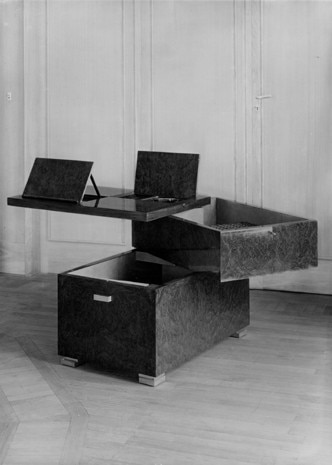 Multi-function chest of drawers designed in 1925. © Institut français d’architecture/Direction des Archives de France, Perret funds
