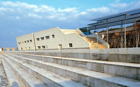 The profile of the seafront building at Otranto (1999) is characterised by the way it points towards the horizon, accentuating the notion of a building which forms the final built element before the sea begins.The use of stone from Lecce for both the building and the flooring, establishes a continuity with the old part of the city