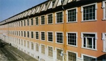Nothing looks out onto the street, the building complex is developed inside a perimeter of existing buildings