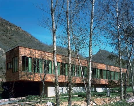 <b>Gary Chang</b>. Hong Kong based Chang’s house, is designed with a long thin plan, capable of subdivision by a series of sliding and folding partitions
