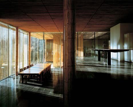 <b>Kengo Kuma</b>. Kuma’s house is stepped around a courtyard that helps to define the living room and kitchen
