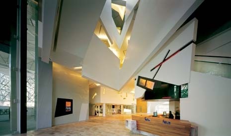 Lab based the geometry of the steel for the large-scale glazing on a version of the fractal system for the external stone cladding
