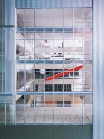 Fumihiko Maki designed an extension for the Media Lab, originally built by I.M. Pei in 1985: a severe rectangle set around a roof-high central atrium