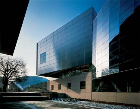 The new Zesiger Sports and Fitness Center by Kevin Roche, John Dinkeloo & Associates relates to another iconic campus building, the auditorium with its vaulted roof, designed by Eero Saarinen in 1955