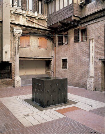 The small gothic courtyard restored to the building concludes the telescopic perspective view of the public forecourt