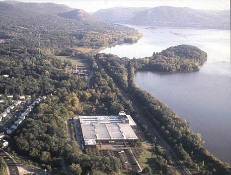The new museum located in Beacon, New York, is on the eastern bank of the Hudson River. The facility comprises three building and a train shed coinjoined into a single structure 