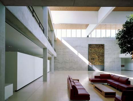 In paying homage to Le Corbusier, Chipperfield models his materials and light sources and mixes diverse objects together