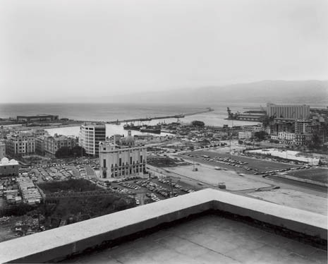 The silo survived the war, and is still visible. The former Opéra Cinema built in 1932 on Martyrs Square is now occupied by a Virgin Megastore