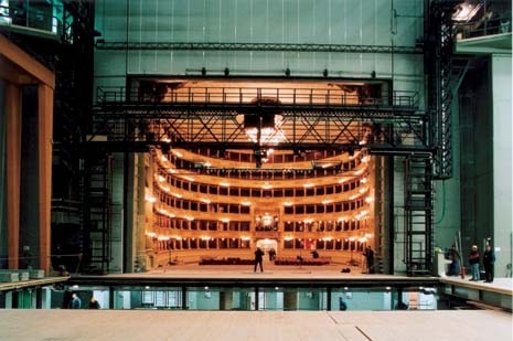 The restored Scala auditorium seen from backstage. The new 1,600 m2 stage space is ‘L’-shaped and divided into three areas: stage, backstage and wings. The new stage machinery, by Franco Malgrande, which replaces Secchi’s apparatus of the 1930s, is composed of seven trucks that operate in total silence, with an articulated movement that can lift stage sets from eighteen metres below the stage to four metres above (© Silvia Lelli)
