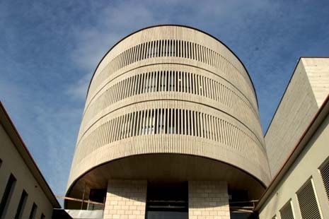 The two new volumes by Botta that have been the subject of architectural controversy (© Silvia Lelli) 