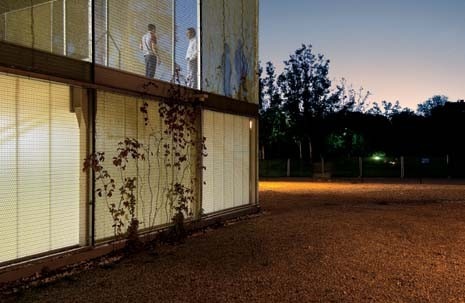 The new building 
is intended as an amalgamation of natural and artificial elements
