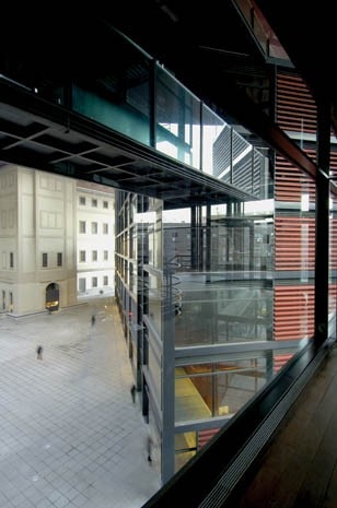Also facing the courtyard created by Nouvel’s three new units – library, auditorium, temporary exhibitions rooms – is the museum’s historic site, an 18th-century former hospital complex