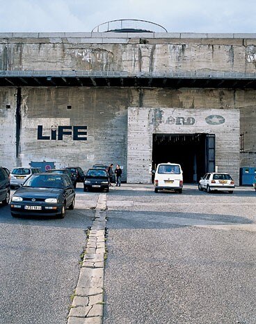 Entrance
to the former bunker’s inner
street
