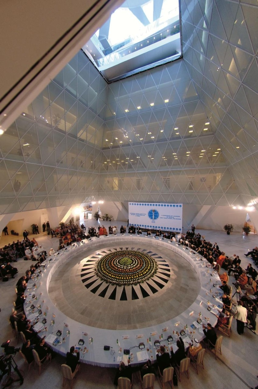 Foster and Partners, Palace of
Peace and Reconciliation, Astana,
Kazakhstan, 2004-2006
(courtesy of Nigel Young/Foster and
Partners)
