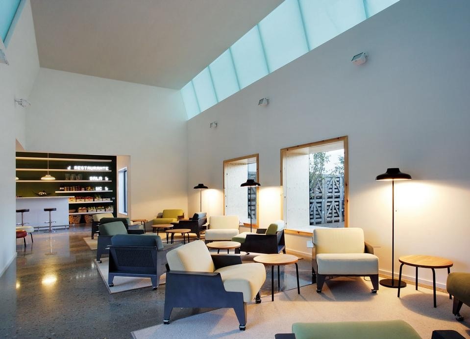 Common rooms
with the bar in the
background