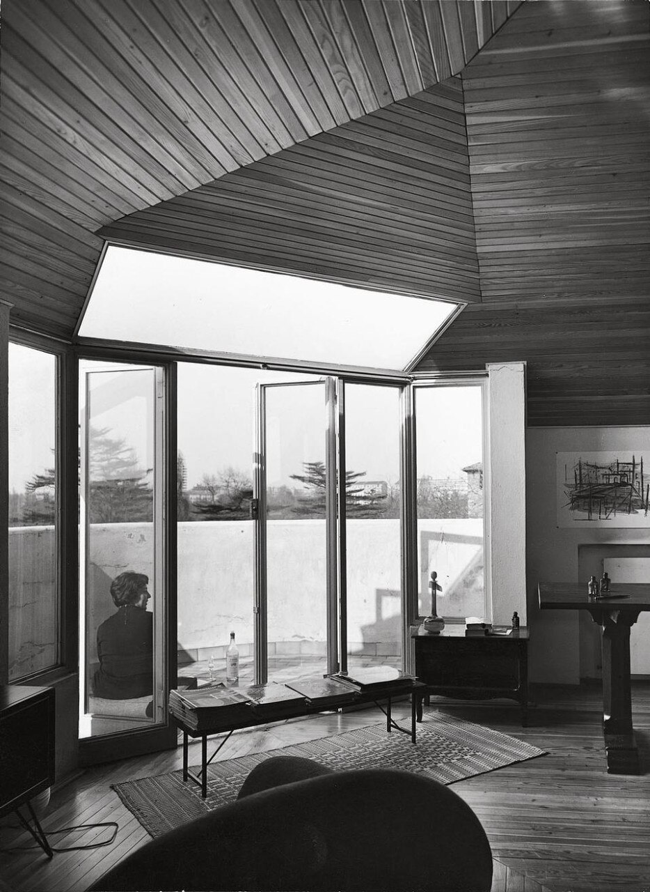 The open terrace
overlooking the park
and paved in bottlegreen
tiles
