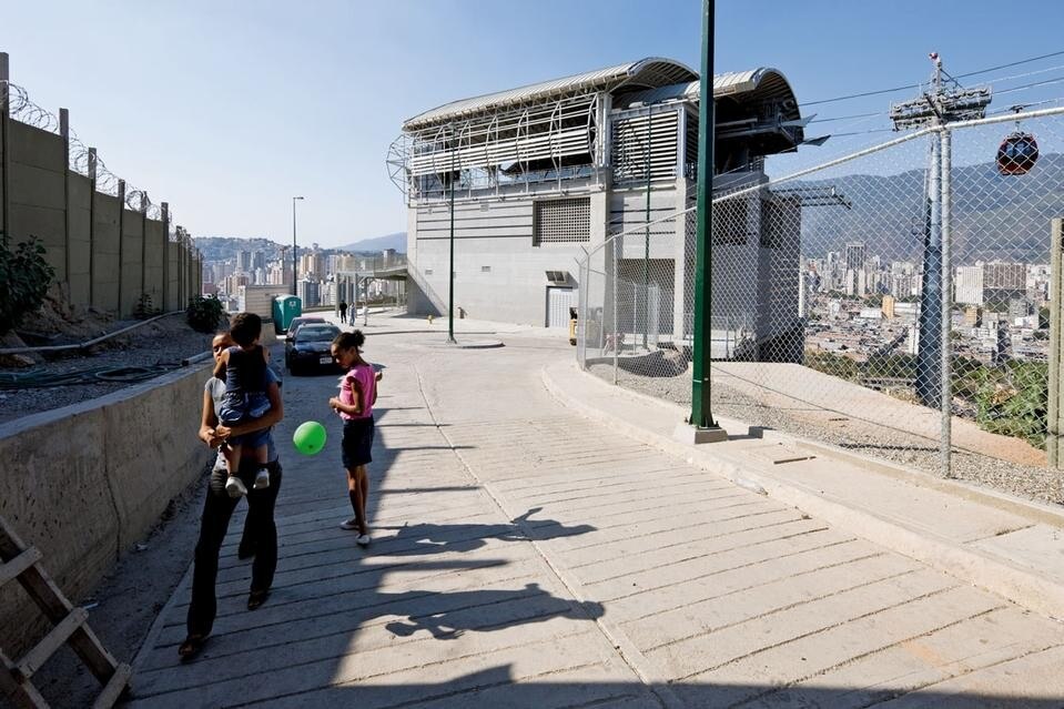 The El
Manguito Station is in one
of the most densely populated
and inaccessible areas
of the San Agustín <i>barrio</i>